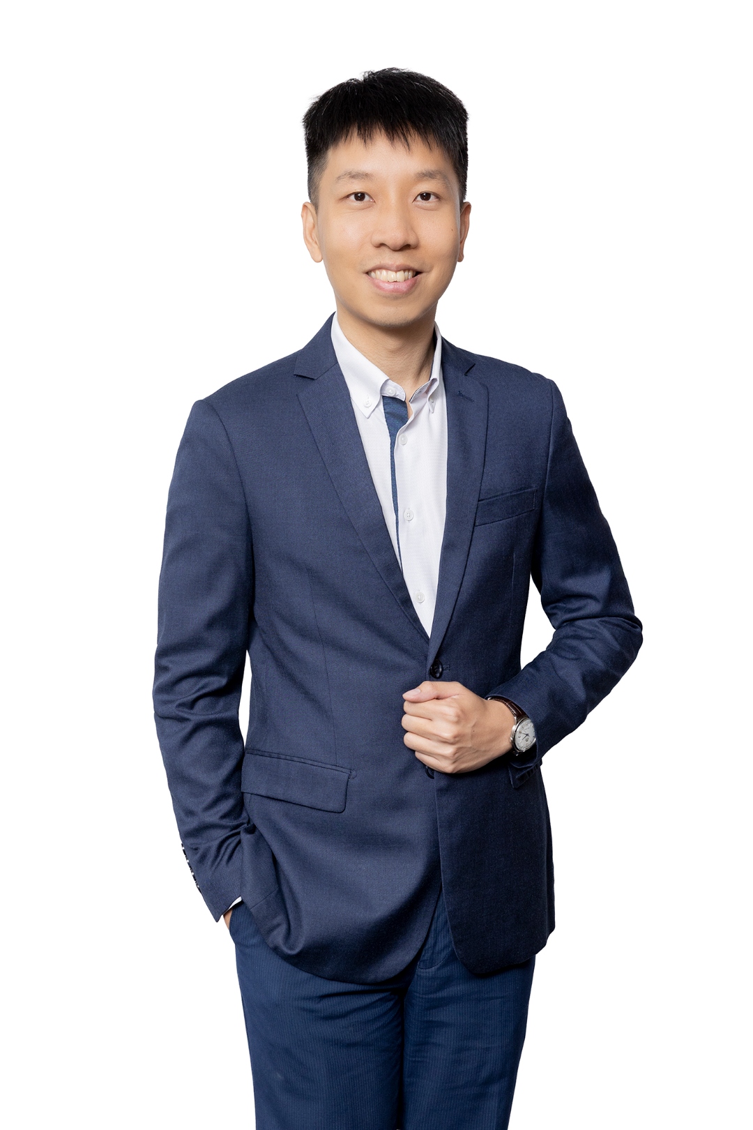 Dr Warren Tan, half-body corporate portrait